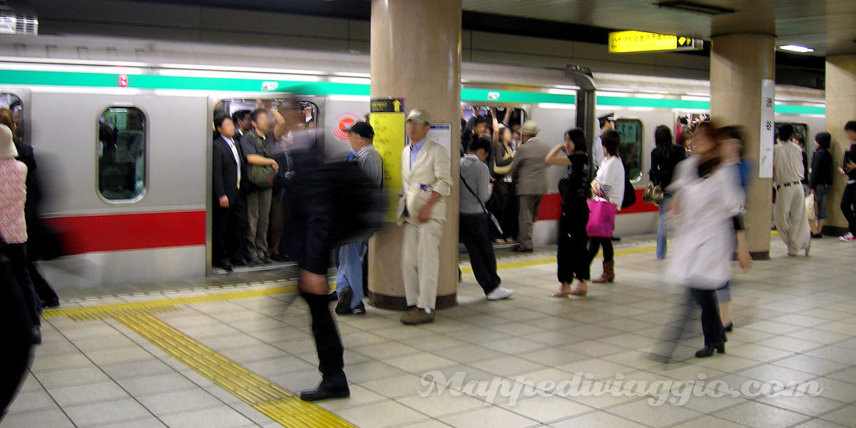 Orientarsi nella metropolitana di Tokyo